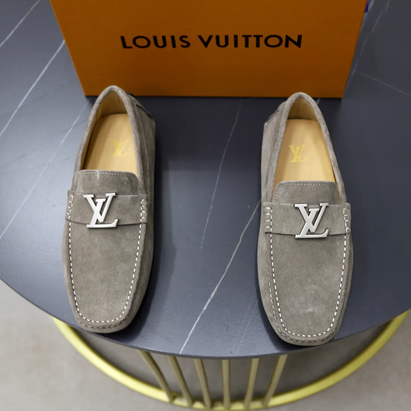 Ex-factory price: 480💰【LV】Louis Vuitton ⚠️High-end men’s driving and pedal series ⚠️38-44 (customized for 45) ⚠️All original cowhide leather! Thick and soft! Made entirely of calfskin lining! Rubber sheet anti-slip beanie sole! Three-dimensional package technology! Fashionable and classic! Handicrafts! Original high quality! Feel free to compare!